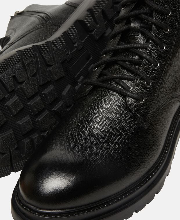 Schnürstiefeletten