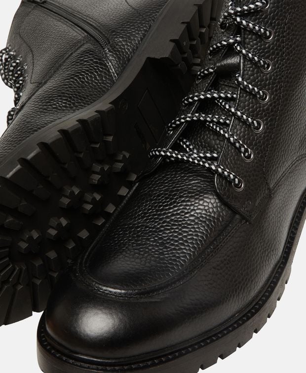Schnürstiefeletten