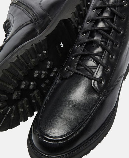Schnürstiefeletten