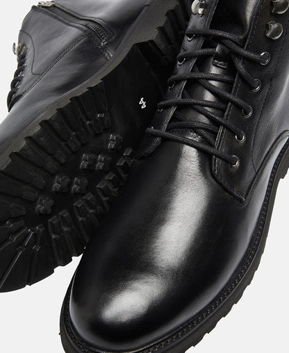 Schnürstiefeletten