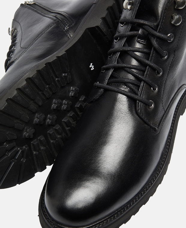 Schnürstiefeletten
