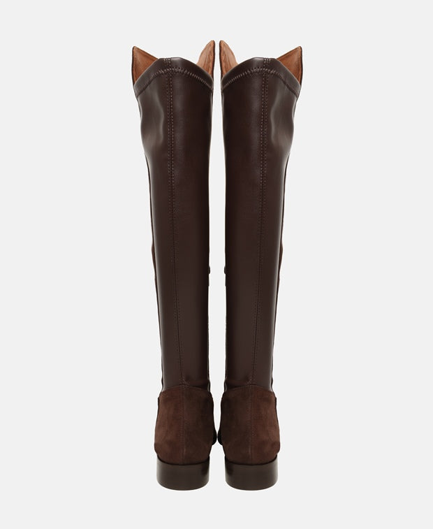 Wadenhohe Stiefel