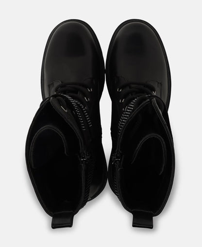 Schnürstiefeletten