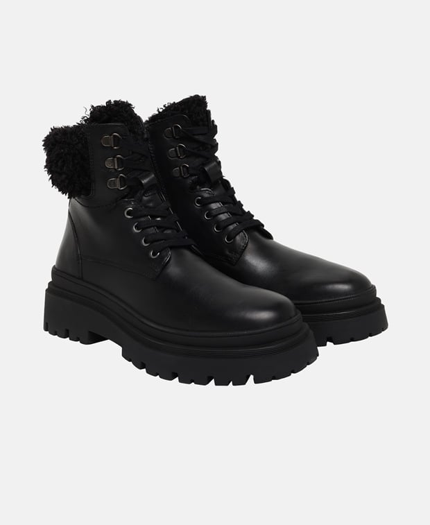 Schnürstiefeletten