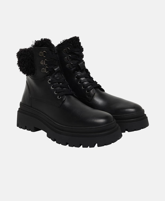 Schnürstiefeletten