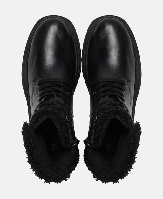 Schnürstiefeletten