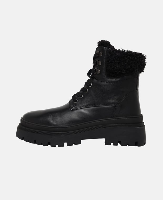 Schnürstiefeletten
