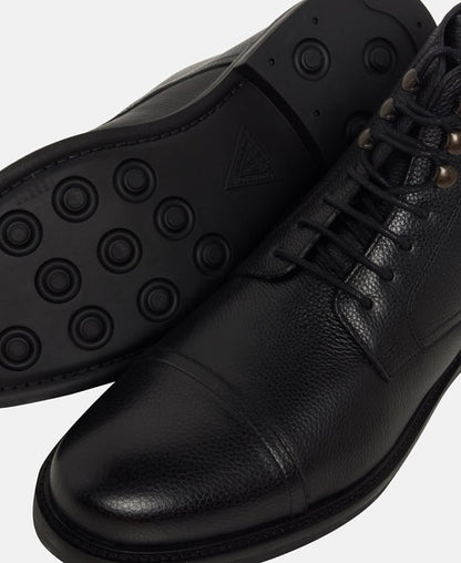 Schnürstiefeletten