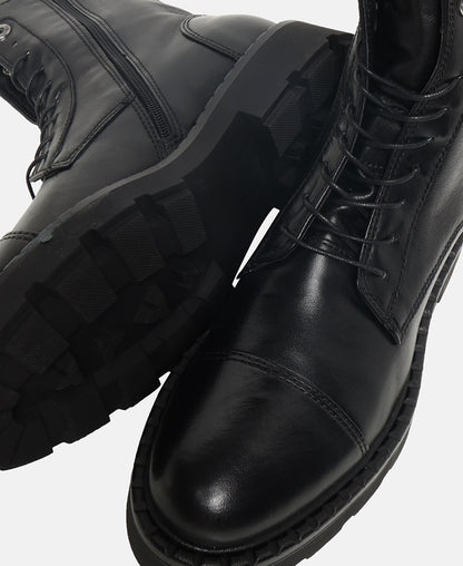 Schnürstiefeletten