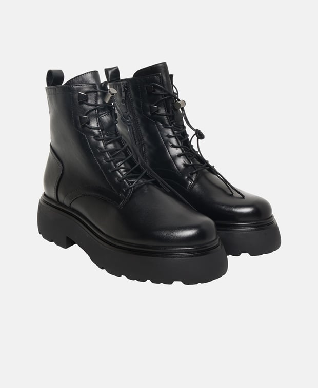 Schnürstiefeletten