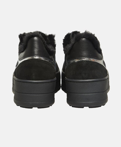 Sneaker