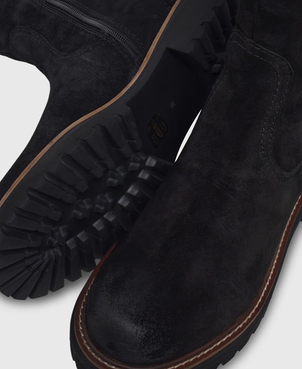 Wadenhohe Stiefel