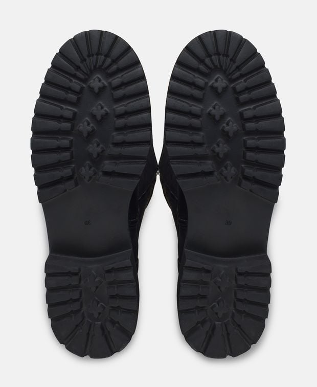 Wadenhohe Stiefel