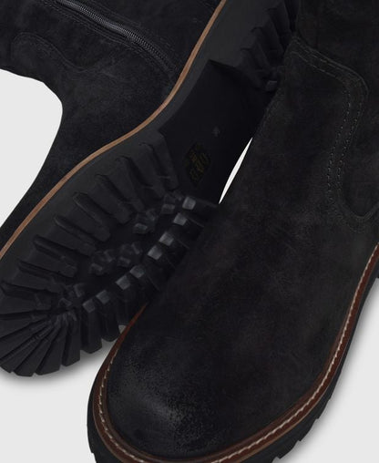 Wadenhohe Stiefel