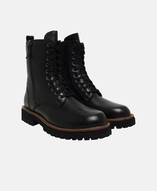 Schnürstiefeletten
