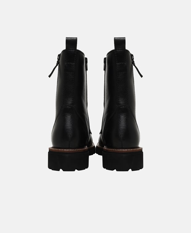 Schnürstiefeletten