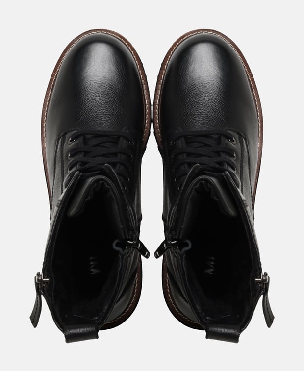 Schnürstiefeletten