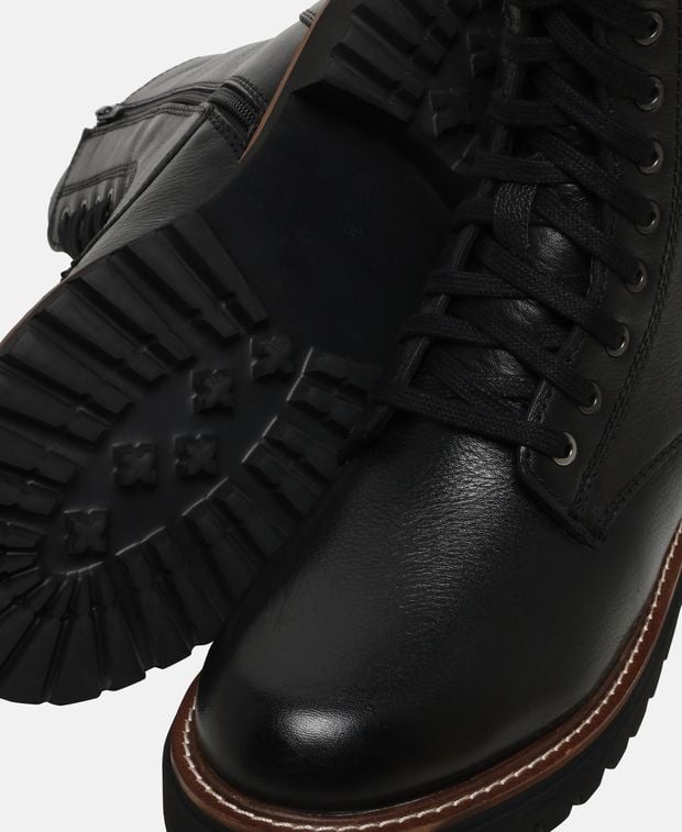 Schnürstiefeletten