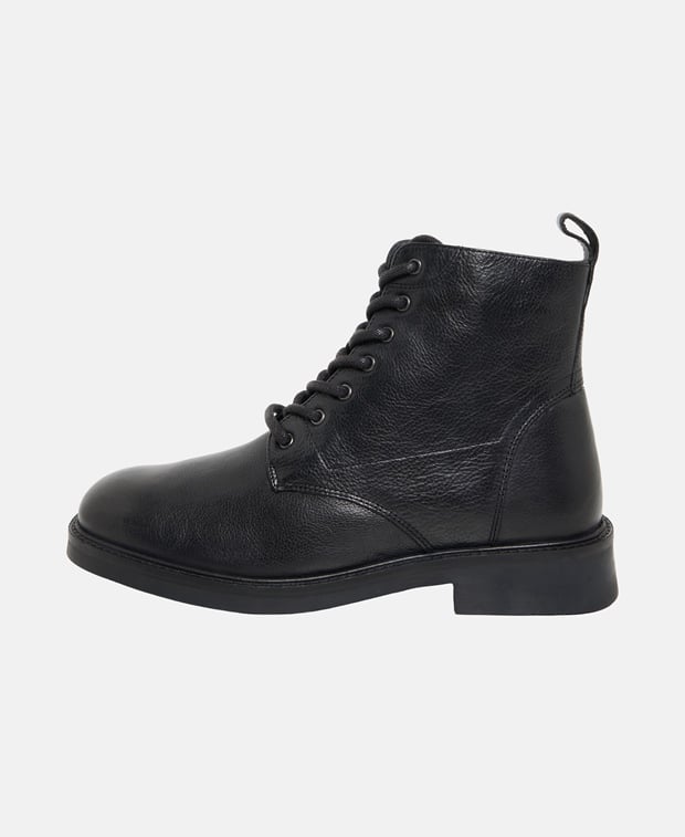 Schnürstiefeletten