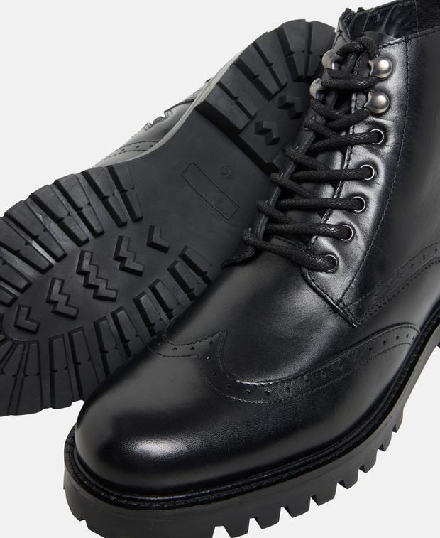 Schnürstiefeletten