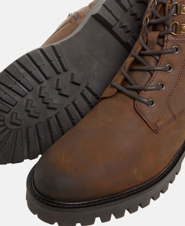 Schnürstiefeletten