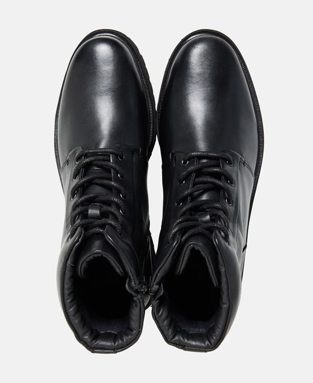 Schnürstiefeletten