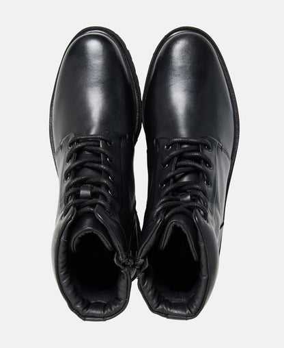 Schnürstiefeletten