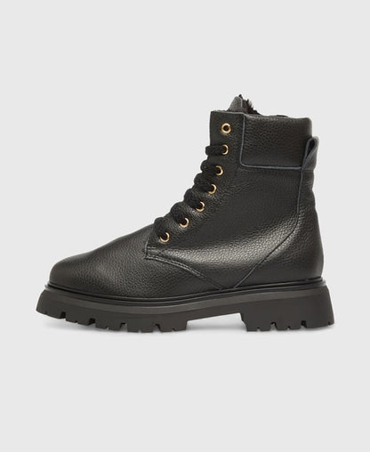 Schnürstiefeletten