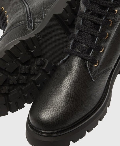 Schnürstiefeletten