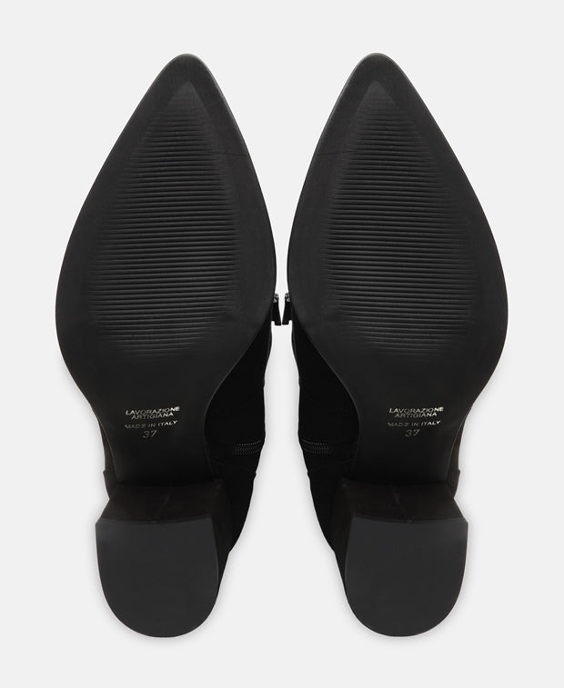Wadenhohe Stiefel