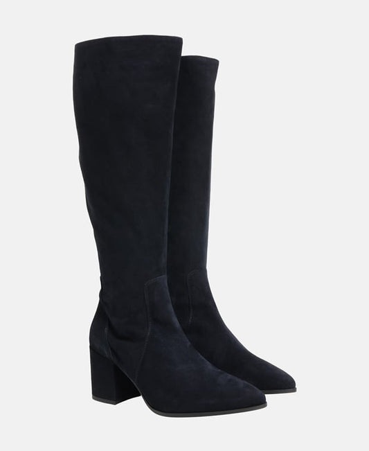 Wadenhohe Stiefel