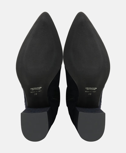 Wadenhohe Stiefel