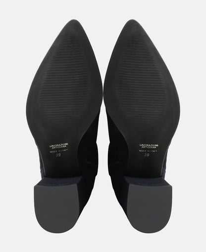 Wadenhohe Stiefel