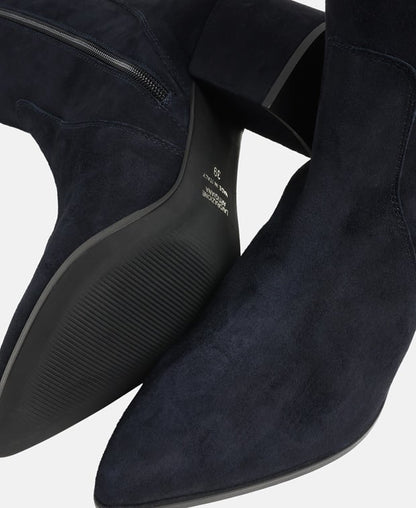 Wadenhohe Stiefel