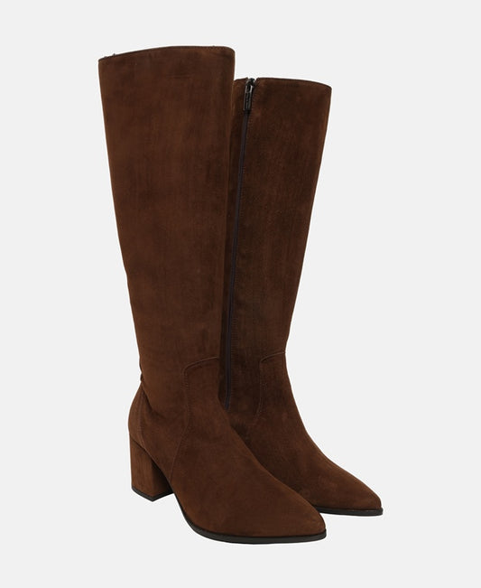 Wadenhohe Stiefel