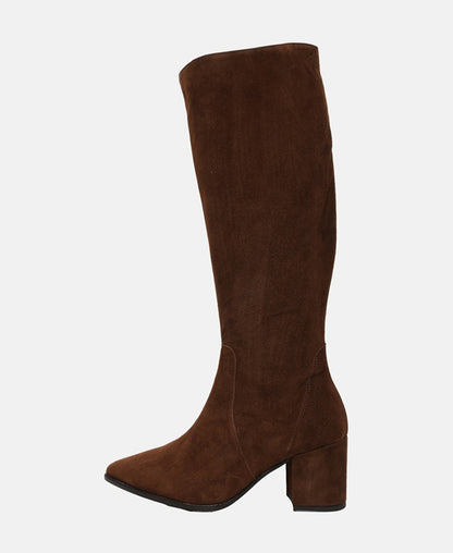Wadenhohe Stiefel