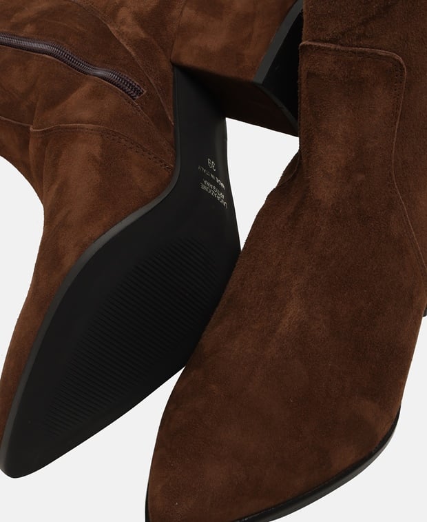 Wadenhohe Stiefel