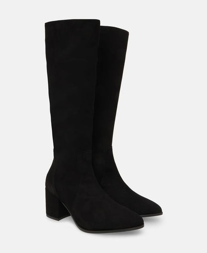Wadenhohe Stiefel
