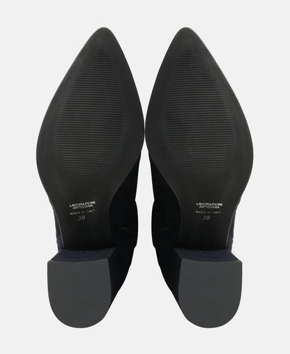 Wadenhohe Stiefel