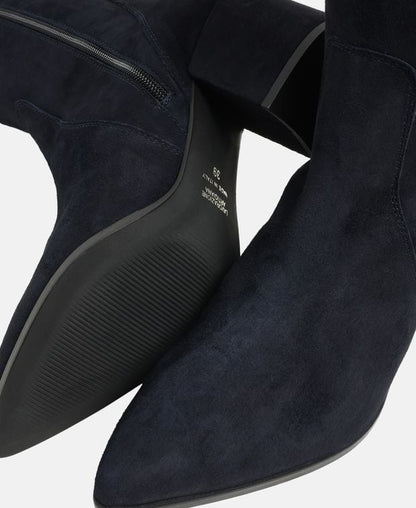 Wadenhohe Stiefel