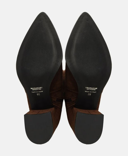 Wadenhohe Stiefel