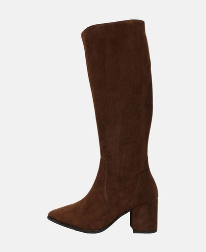 Wadenhohe Stiefel
