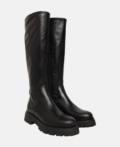 Wadenhohe Stiefel