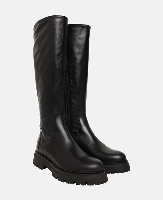 Wadenhohe Stiefel