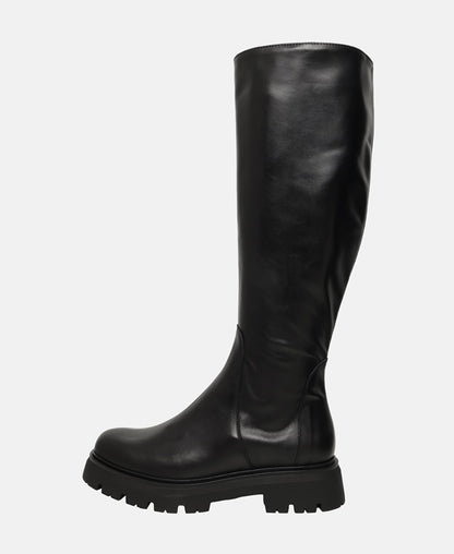Wadenhohe Stiefel