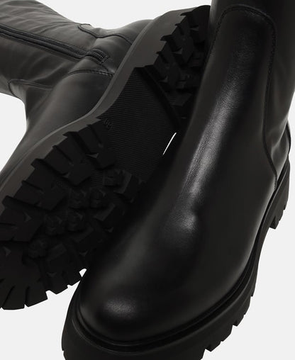 Wadenhohe Stiefel