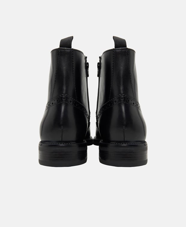 Schnürstiefeletten