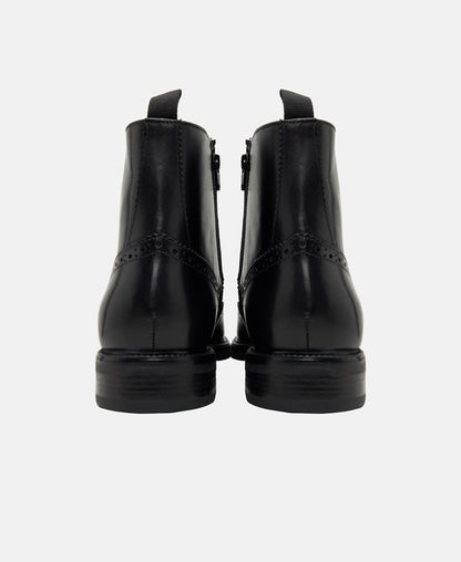 Schnürstiefeletten