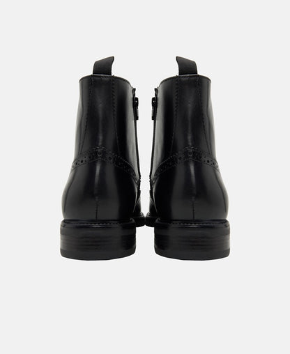 Schnürstiefeletten