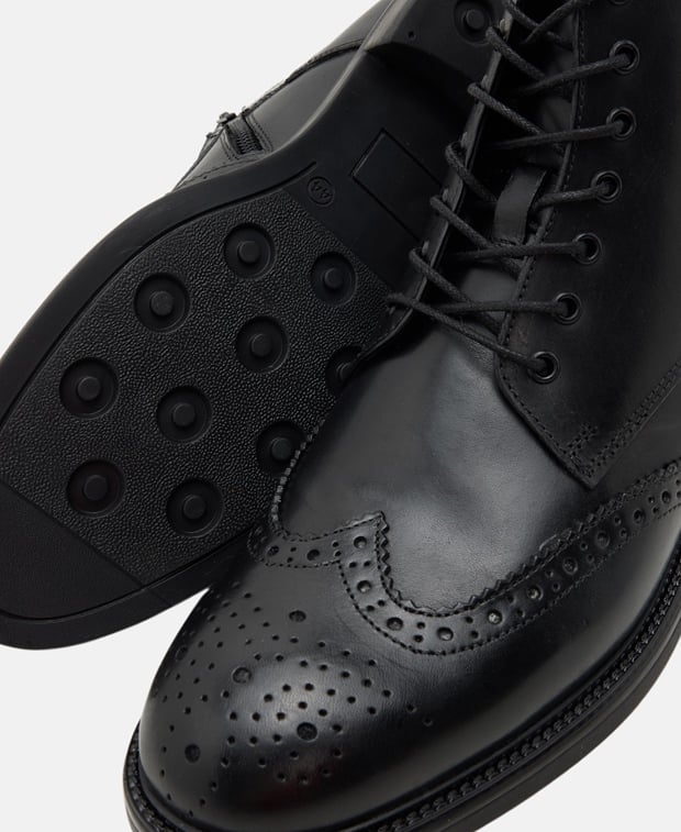 Schnürstiefeletten